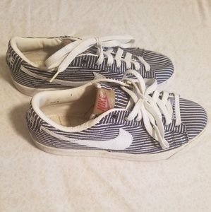 Nike blue white sneakers 9